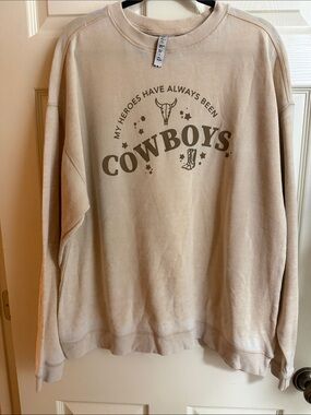 Chicka-D Women's Cream 'Cowboys' Graphic Pullover Sweatshirt